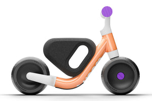 Woom WOW pop peach ultralight self-balancing balance bike.