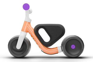 Woom WOW pop peach ultralight self-balancing balance bike.