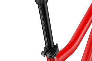 Woom EXPLORE 5 adjustable seat post with ABC markings for a perfect fit.