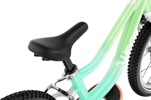 Woom GO 1 PLUS ergonomic gently curved banana-shaped saddle.