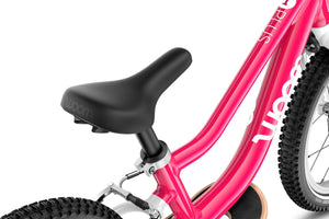 Woom GO 1 PLUS ergonomic gently curved banana-shaped saddle.