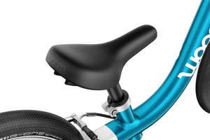 Woom GO 1 ergonomic gently curved banana-shaped saddle.