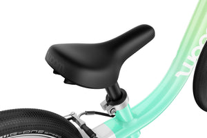 Woom GO 1 ergonomic gently curved banana-shaped saddle.