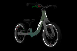 Woom GO 1 spearmint crush reflective details.