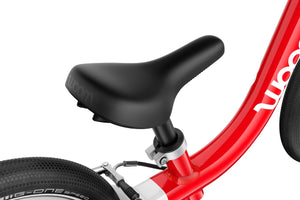 Woom GO 1 ergonomic gently curved banana-shaped saddle.