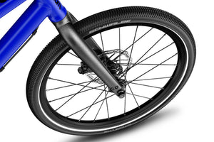 Woom EXPLORE 4 quick-release aluminium front wheel with sealed bearing hub and Schwalbe Billy Bonkers tyre.