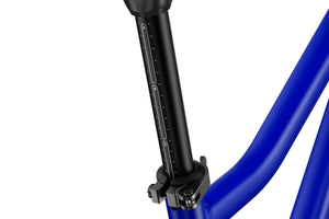 Woom EXPLORE 6 adjustable seat post with ABC markings for a perfect fit.